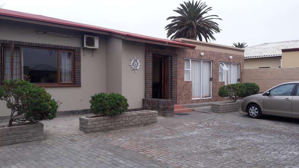 Skippers Backpackers Cc Albergue Walvis Bay Exterior foto